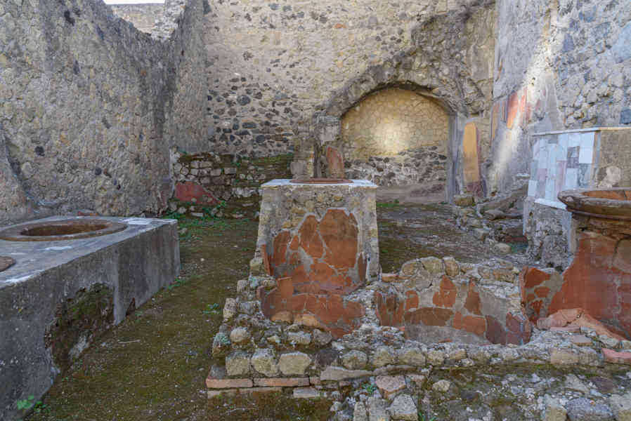 265 - Italia - Herculano - parque arqueológico de Herculano - Termopolio.jpg